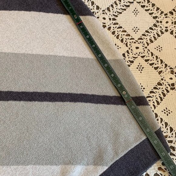 Barefoot Dreams Ultra Lite Grey Striped Poncho - One Size - So Soft!! - Picture 8 of 9